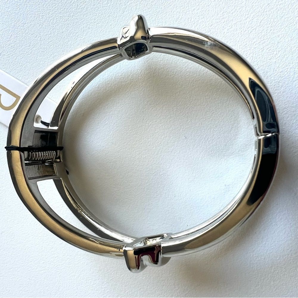 Bancroft Silvertone Knot Hinge Bangle Bracelet NWT - Picture 3 of 3